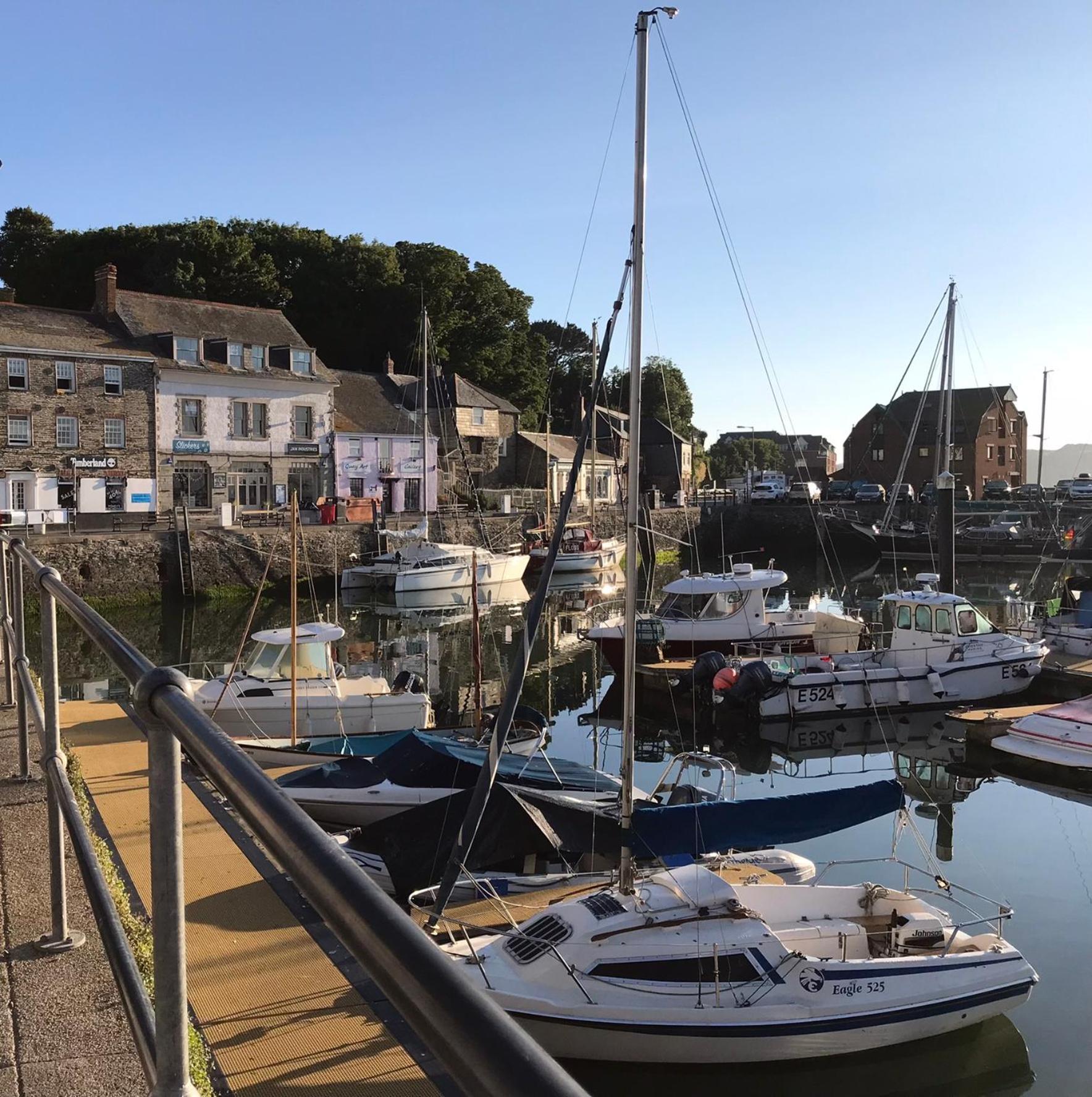 Trethvor House Ensuite Double Room With Free Parking In Quiet Residential Area Padstow Exterior foto