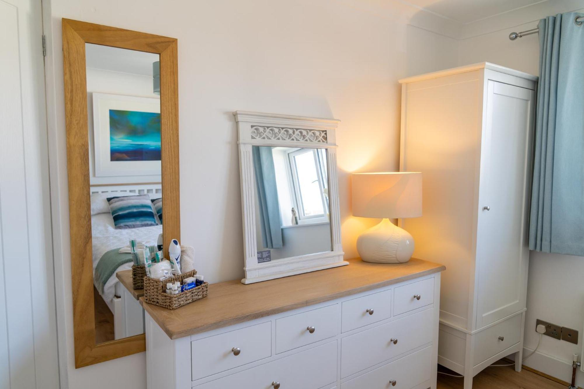 Trethvor House Ensuite Double Room With Free Parking In Quiet Residential Area Padstow Exterior foto